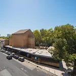Апартаменты Houze Four Bedroom Near Zoo